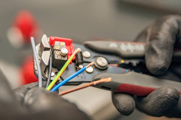 Best Affordable Emergency Electrician  in Crenshaw, MS